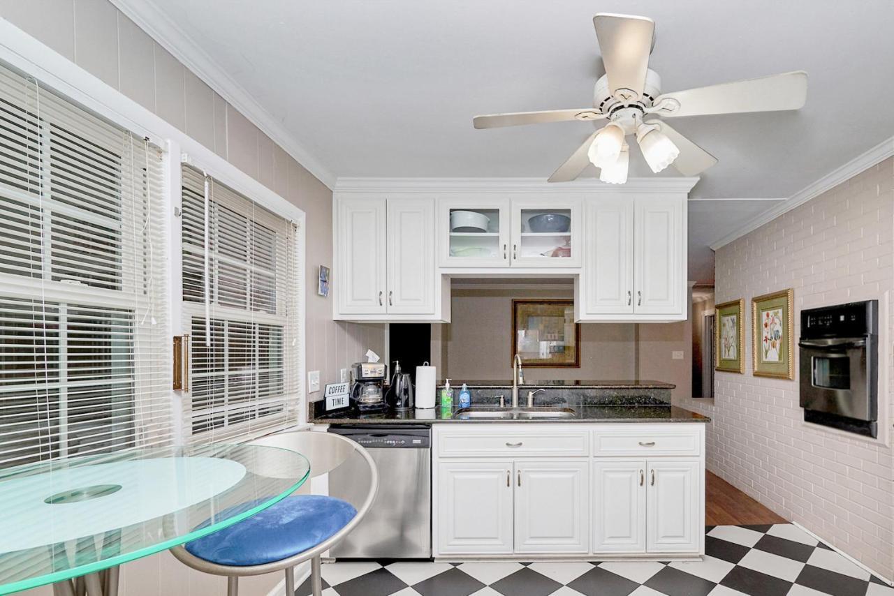 Luxury Home 5 Bedroom 3 Ba Near Beaches And Venues Hampton Exteriör bild